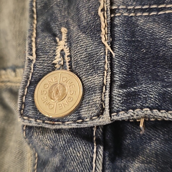 ONE 5 One Unique Design 5 Pocket Button/Zip Distressed Capri Jeans Size 14 EUC - Picture 8 of 14